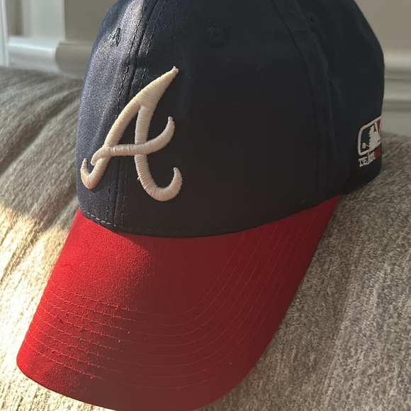 Atlanta Braves OC Sports MLB Licensed  Adjustable Velcro Cap Two tones Navy/Red - Picture 2 of 5